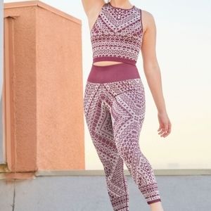 NWT FABLETICS SEAMLESS SEAM HIGHWAISTED CROPPED SET!!